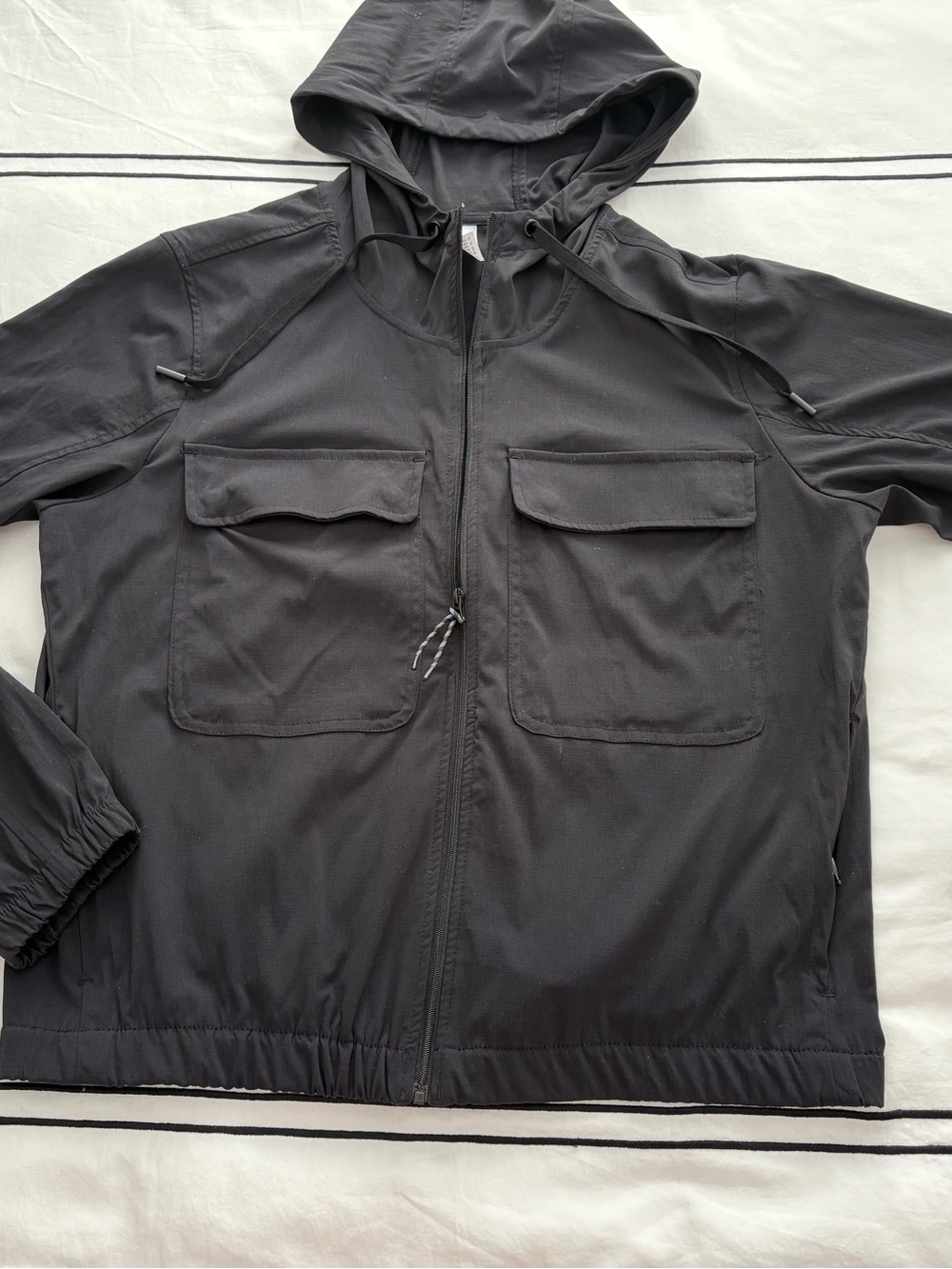 YOGALICIOUS Cropped Hooded Zip Jacket in Black - Size Medium